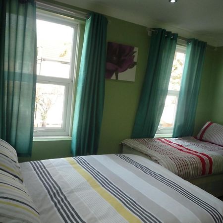 Three Bedroom House Lancaster Road Londres Exterior foto