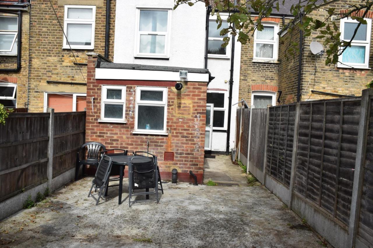 Three Bedroom House Lancaster Road Londres Exterior foto