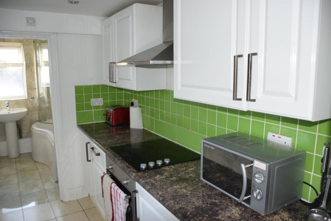 Three Bedroom House Lancaster Road Londres Exterior foto