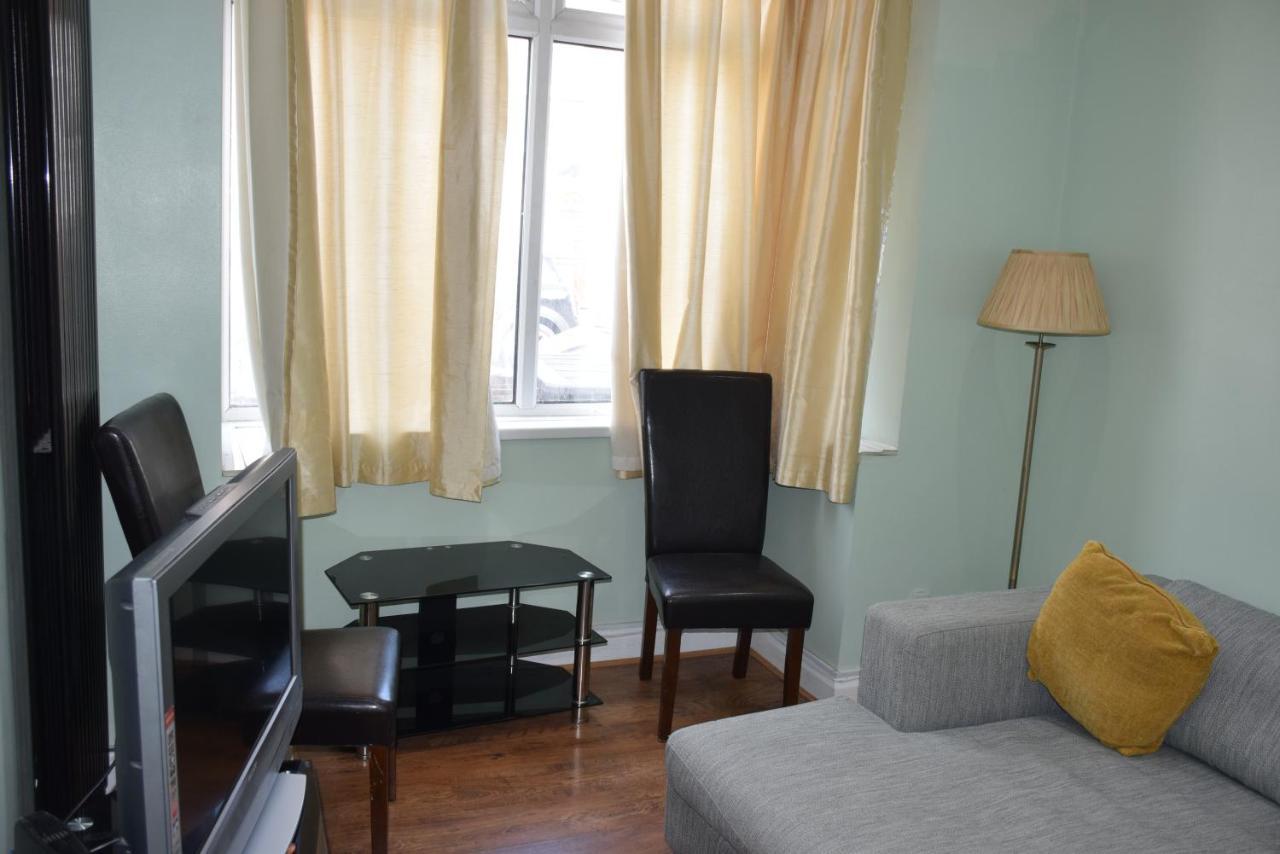 Three Bedroom House Lancaster Road Londres Exterior foto